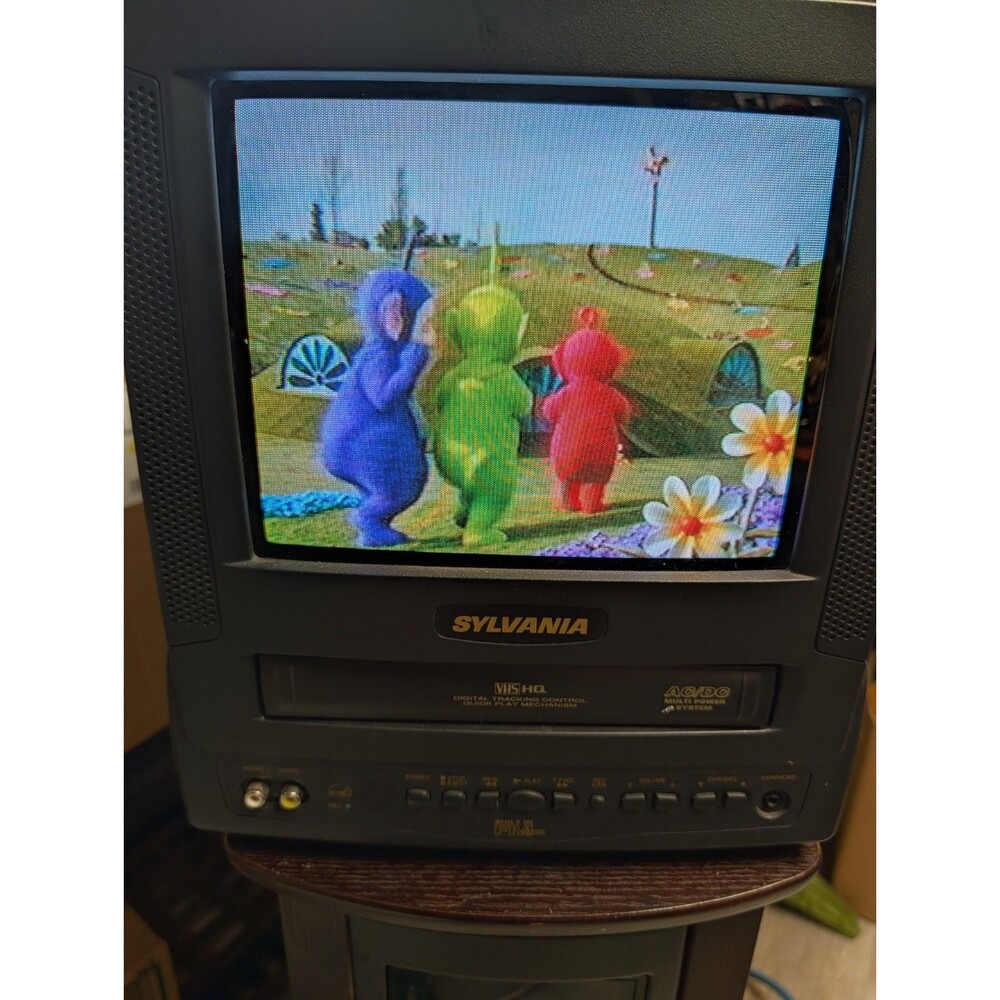 Sylvania SSC091 9" CRT TV-VCR Combo Retro Gaming VHS TV/VCR (No Sound)